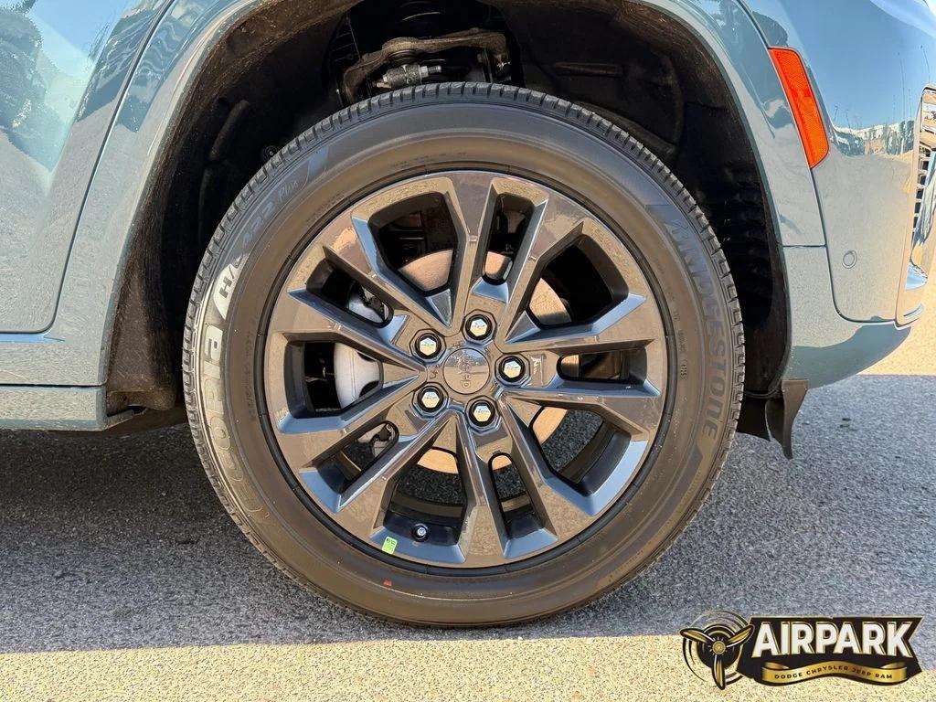 new 2026 Jeep Grand Cherokee car, priced at $55,850