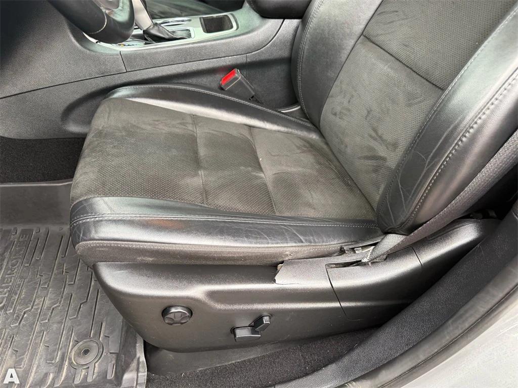 used 2019 Jeep Grand Cherokee car, priced at $13,551