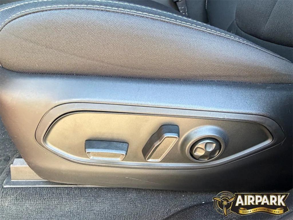 new 2025 Jeep Grand Cherokee car, priced at $40,600