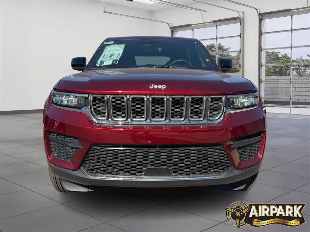 new 2025 Jeep Grand Cherokee car, priced at $40,600