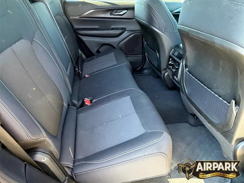 new 2025 Jeep Grand Cherokee car, priced at $40,600