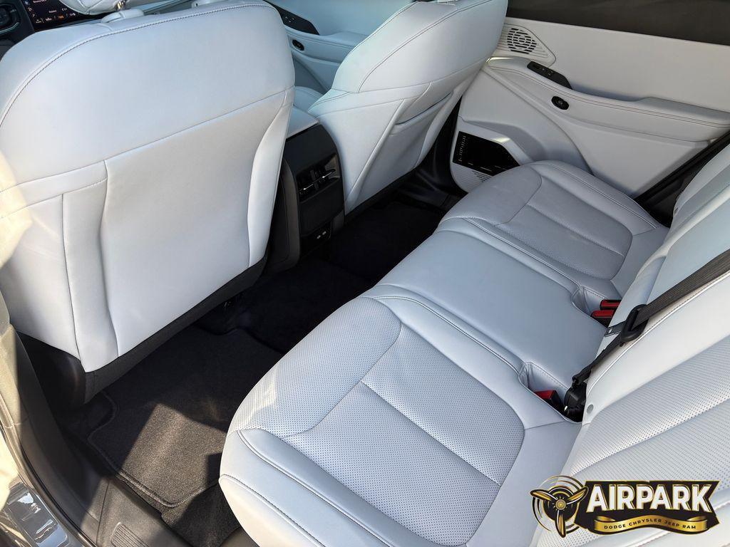 new 2026 Jeep Cherokee car, priced at $43,585