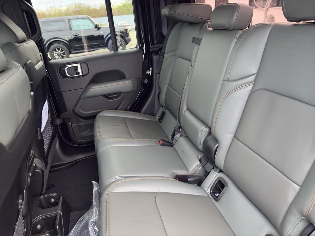 new 2026 Jeep Gladiator car, priced at $61,620