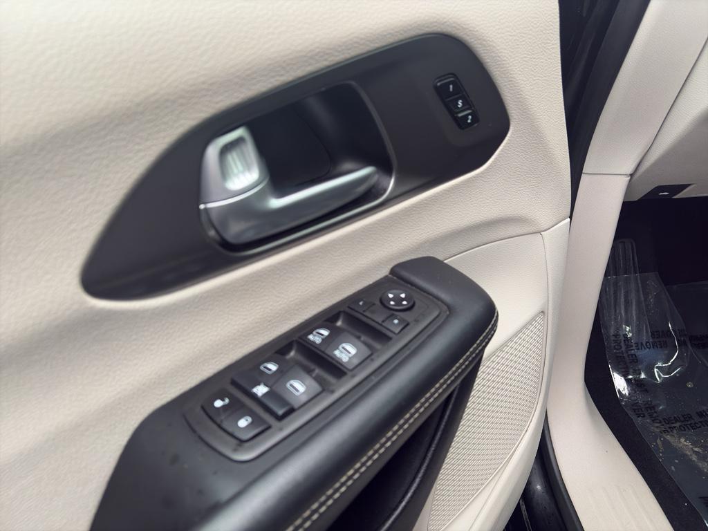 used 2024 Chrysler Pacifica car, priced at $31,500