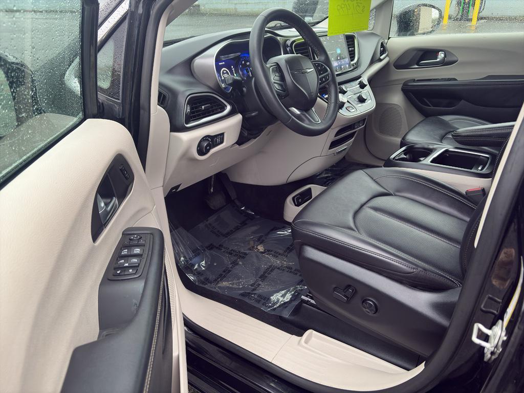 used 2024 Chrysler Pacifica car, priced at $31,500