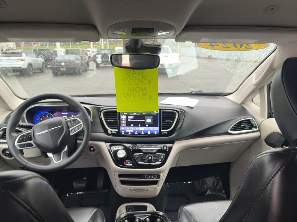 used 2024 Chrysler Pacifica car, priced at $31,500