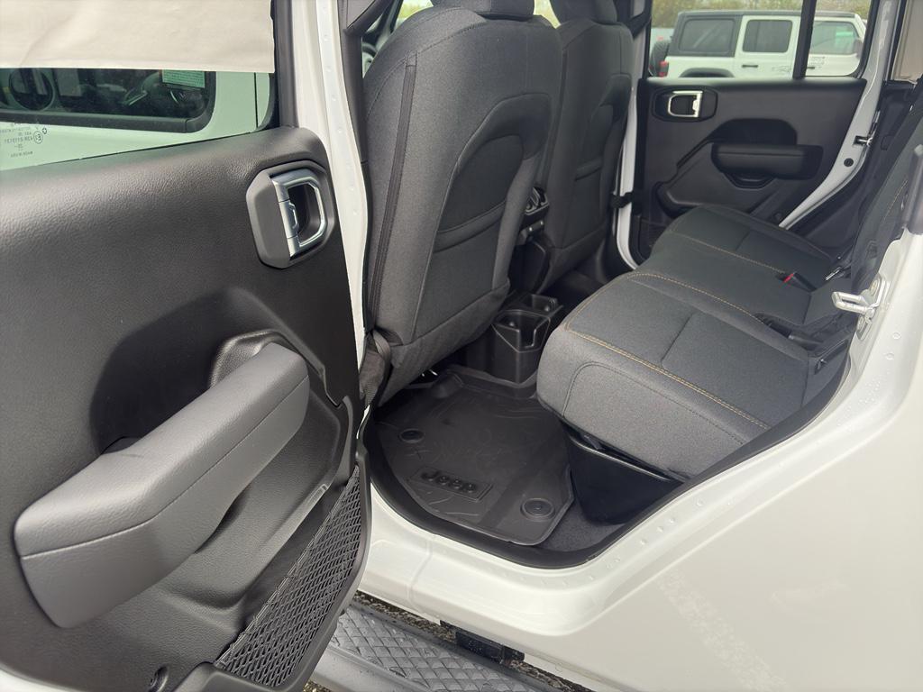 new 2026 Jeep Gladiator car, priced at $52,740