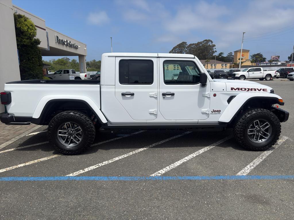 new 2026 Jeep Gladiator car, priced at $64,921
