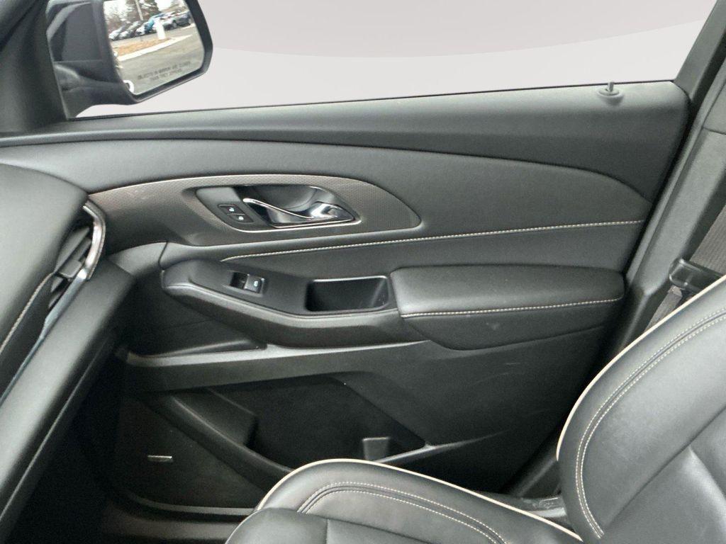 used 2022 Chevrolet Traverse car, priced at $33,758