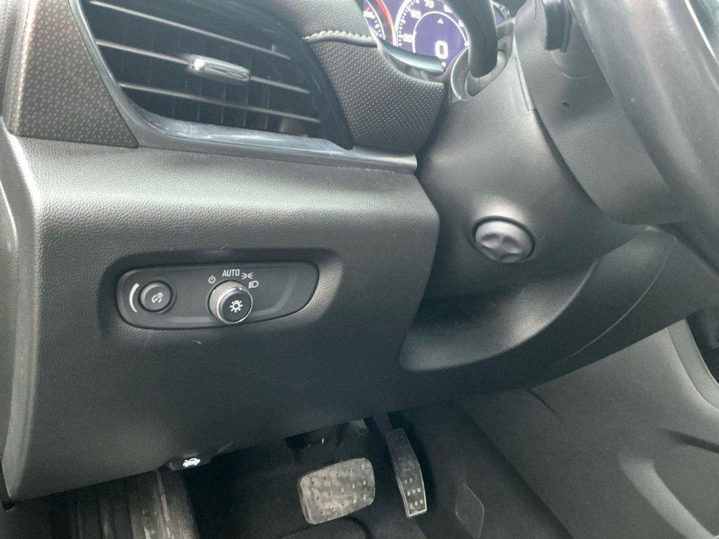 used 2022 Chevrolet Traverse car, priced at $33,758