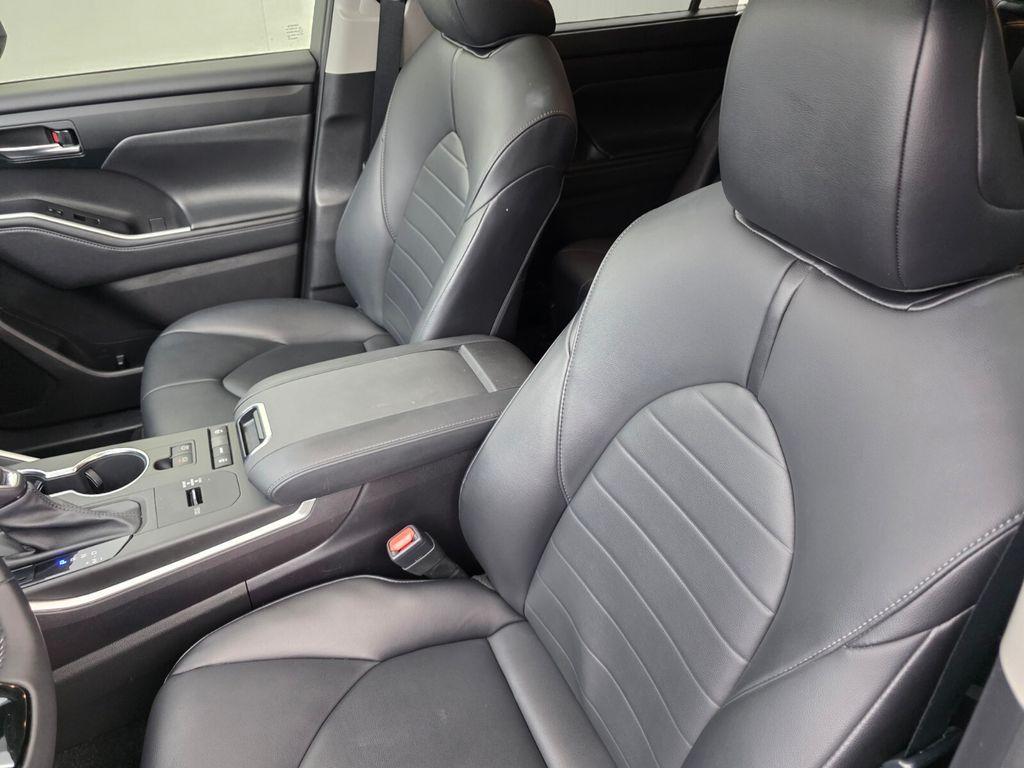 used 2021 Toyota Highlander car, priced at $30,995