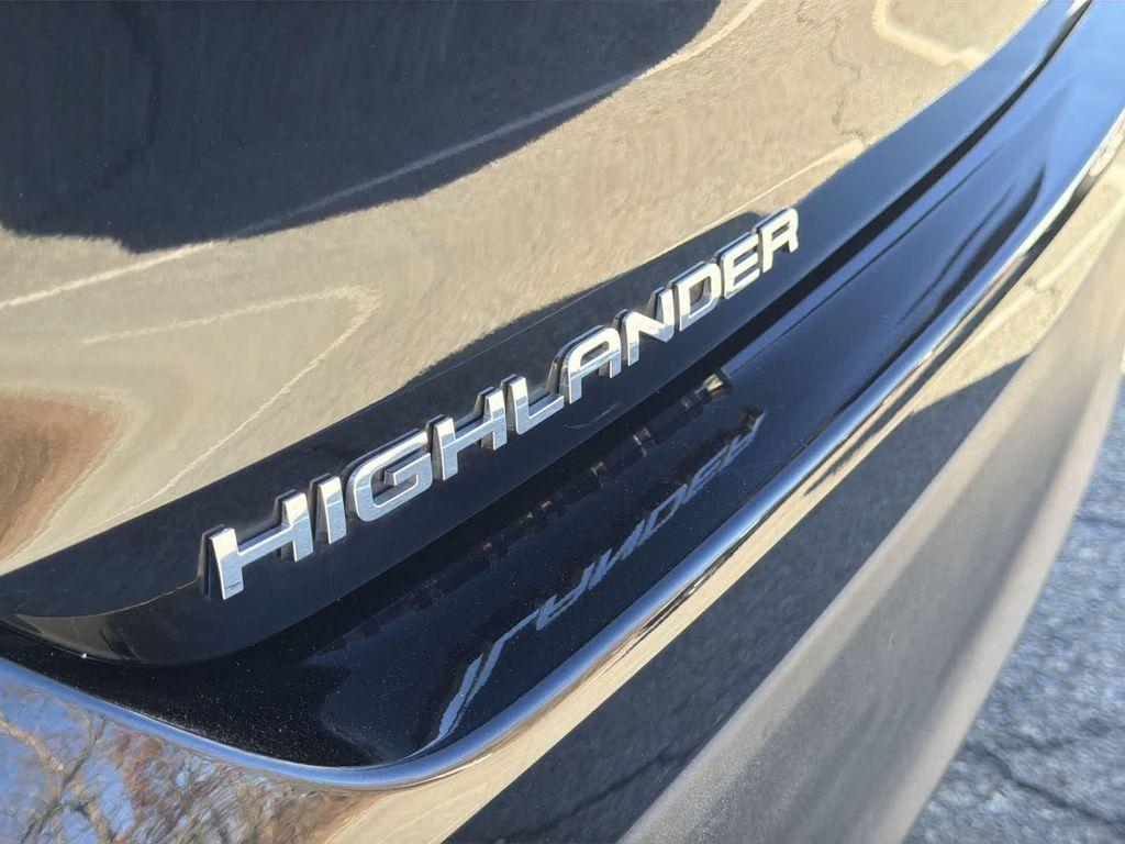 used 2022 Toyota Highlander car, priced at $31,590