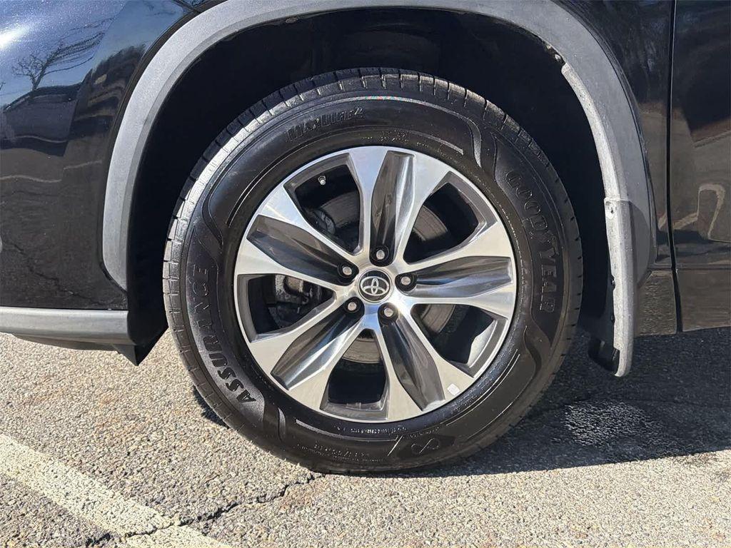 used 2022 Toyota Highlander car, priced at $31,990