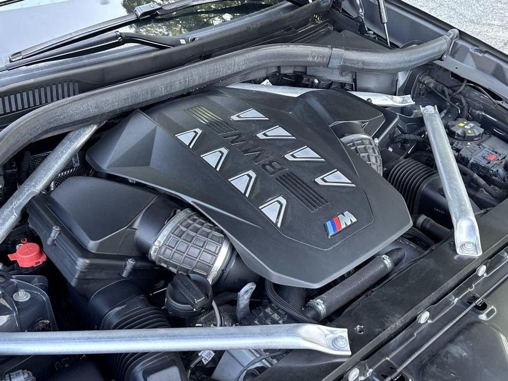 BMW X6 view 17