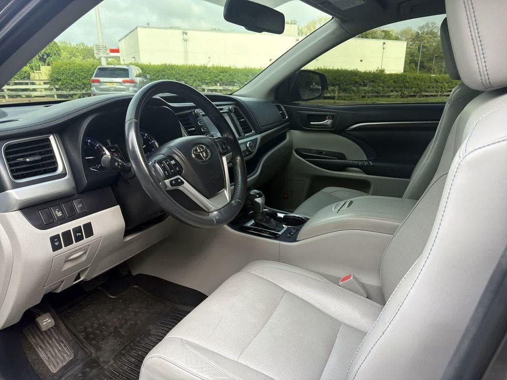 used 2014 Toyota Highlander car, priced at $16,489