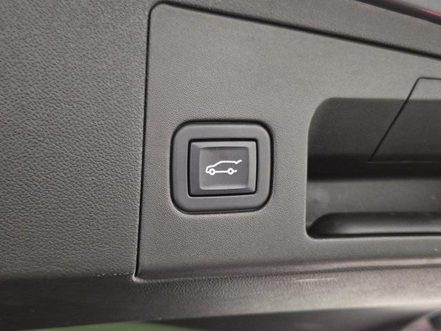 used 2022 Cadillac XT5 car, priced at $25,590