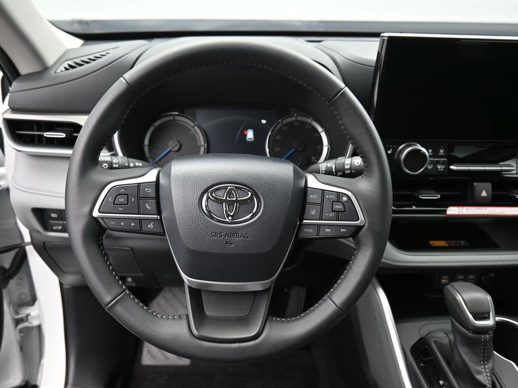 used 2026 Toyota Highlander Hybrid car, priced at $51,990