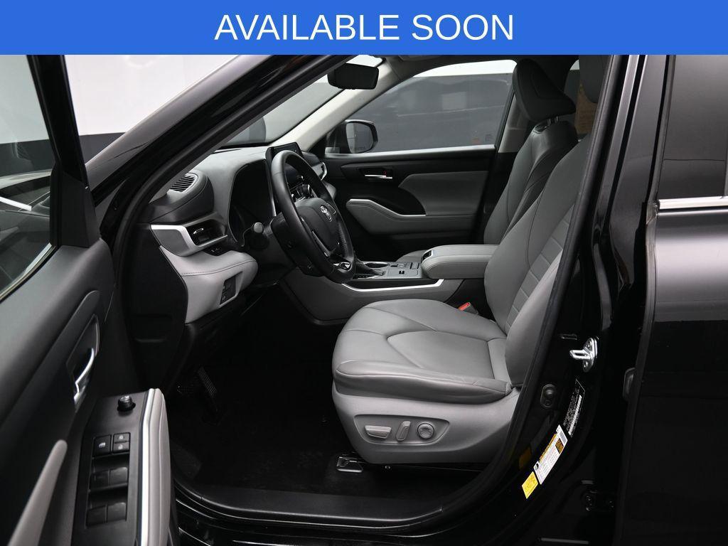 used 2020 Toyota Highlander Hybrid car, priced at $26,593