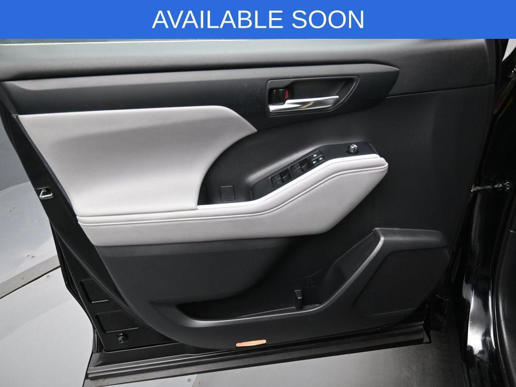 used 2020 Toyota Highlander Hybrid car, priced at $26,593