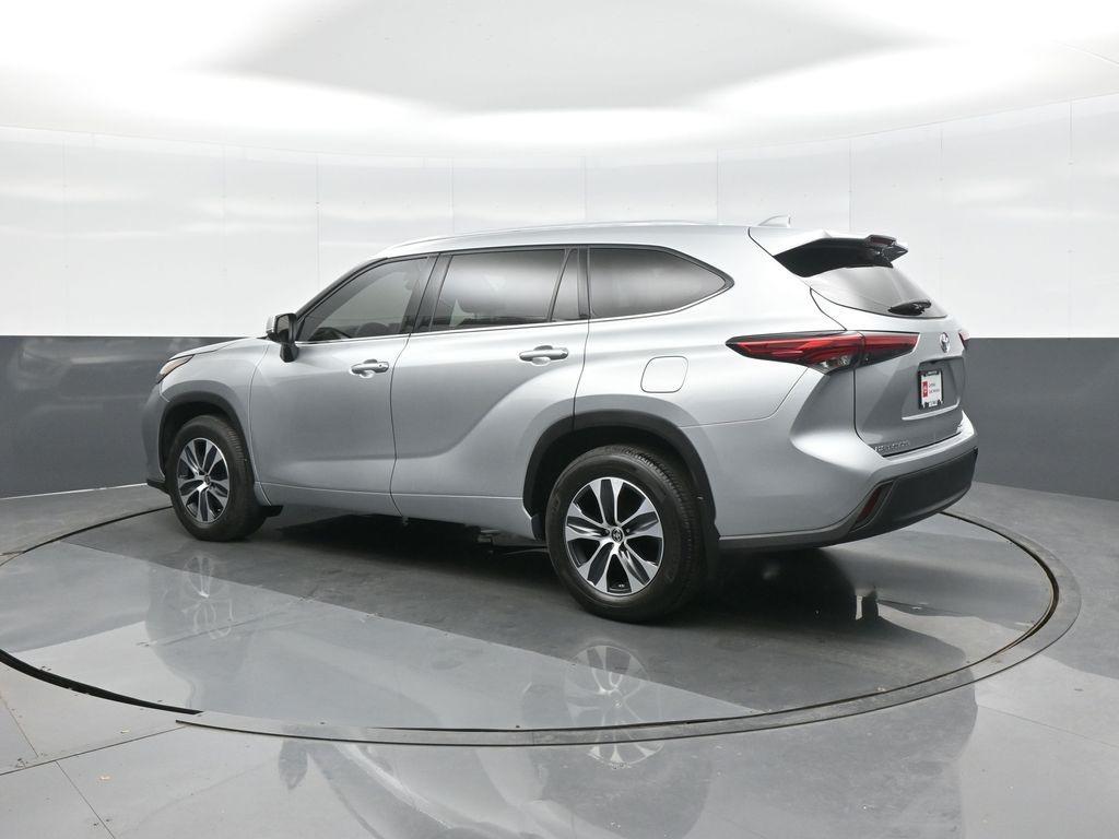 used 2021 Toyota Highlander car, priced at $35,758