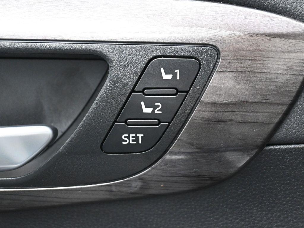 used 2025 Toyota Highlander Hybrid car, priced at $59,987