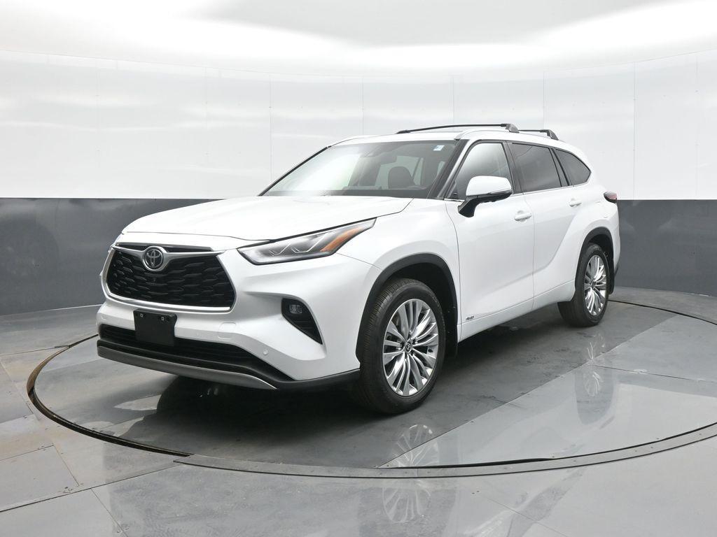 used 2025 Toyota Highlander Hybrid car, priced at $59,987