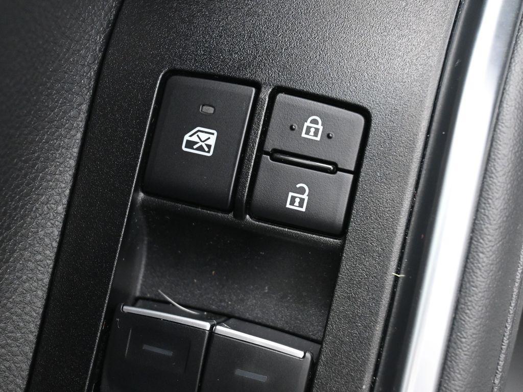 used 2025 Toyota Highlander Hybrid car, priced at $59,987