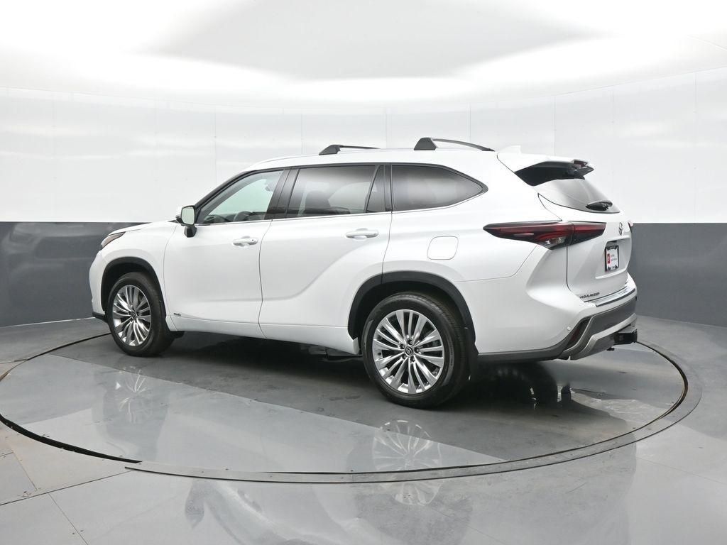 used 2025 Toyota Highlander Hybrid car, priced at $59,987