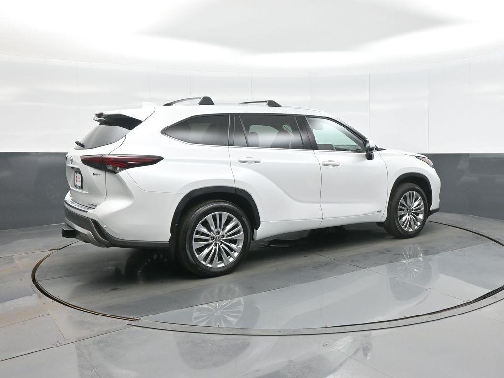 used 2025 Toyota Highlander Hybrid car, priced at $59,987