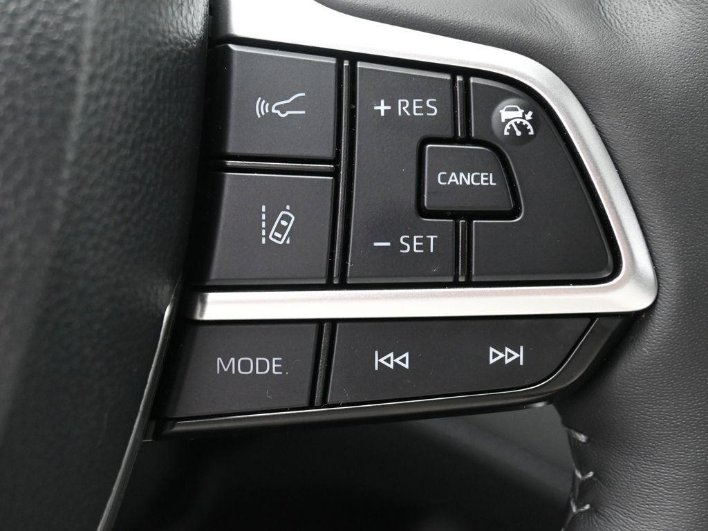 used 2025 Toyota Highlander Hybrid car, priced at $59,987