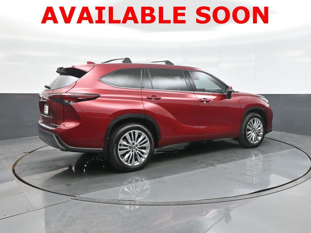 used 2025 Toyota Highlander car, priced at $56,005