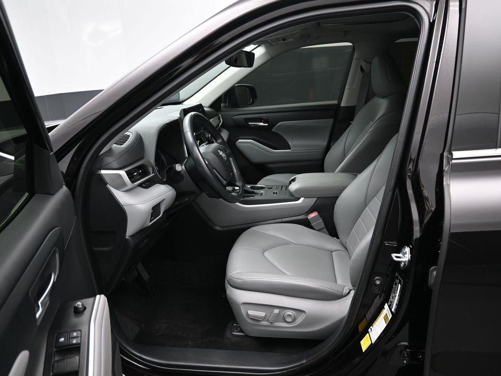 used 2021 Toyota Highlander Hybrid car, priced at $36,730
