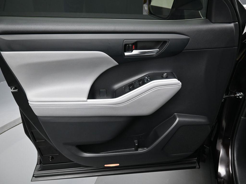 used 2021 Toyota Highlander Hybrid car, priced at $36,730