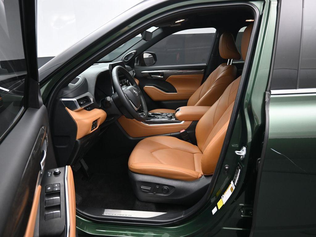 used 2025 Toyota Highlander car, priced at $56,314