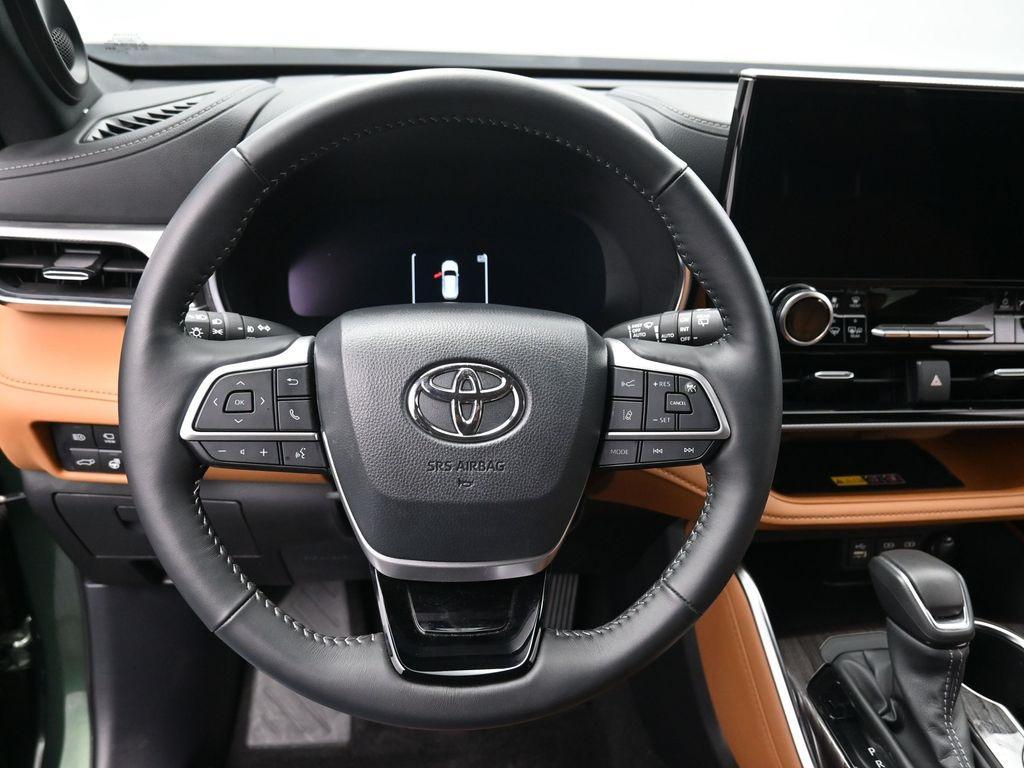 used 2025 Toyota Highlander car, priced at $56,314