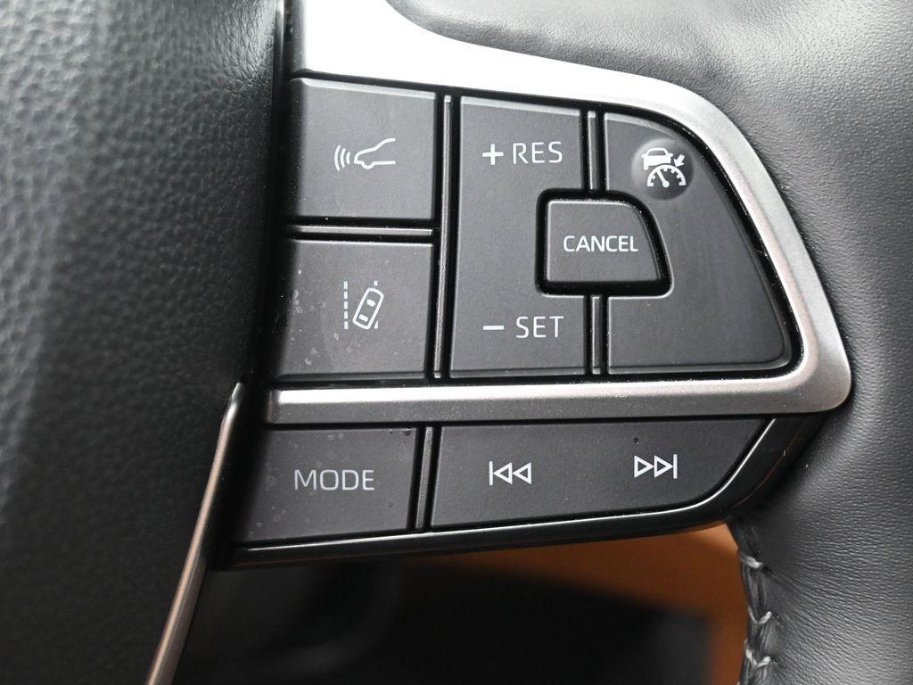 used 2025 Toyota Highlander car, priced at $56,314