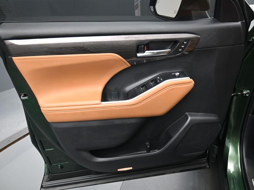 used 2025 Toyota Highlander car, priced at $56,314