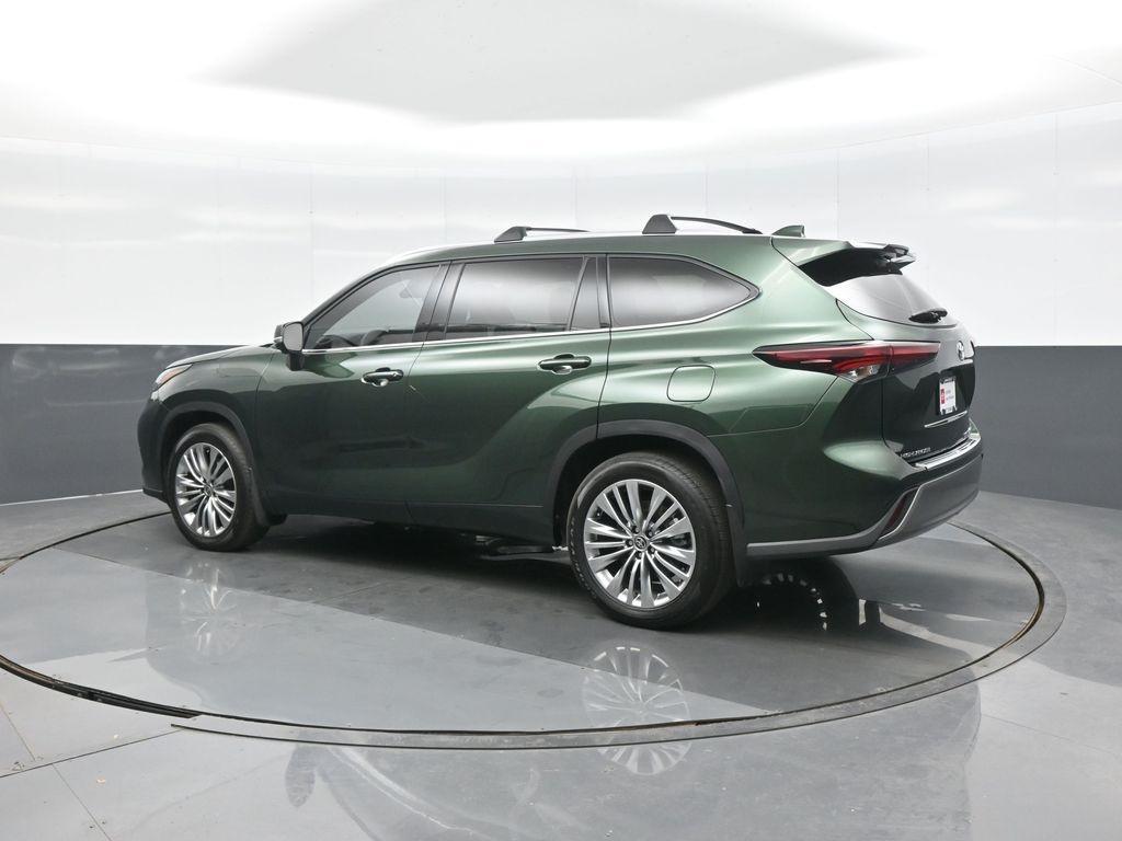 used 2025 Toyota Highlander car, priced at $56,314