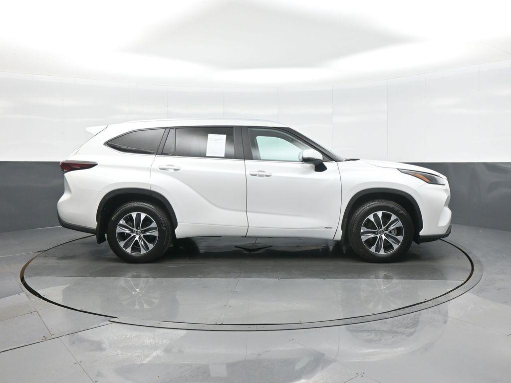 used 2025 Toyota Highlander Hybrid car, priced at $53,994