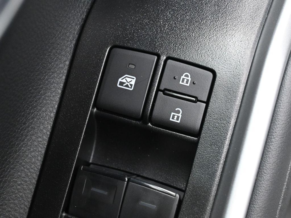 used 2025 Toyota Highlander Hybrid car, priced at $53,994