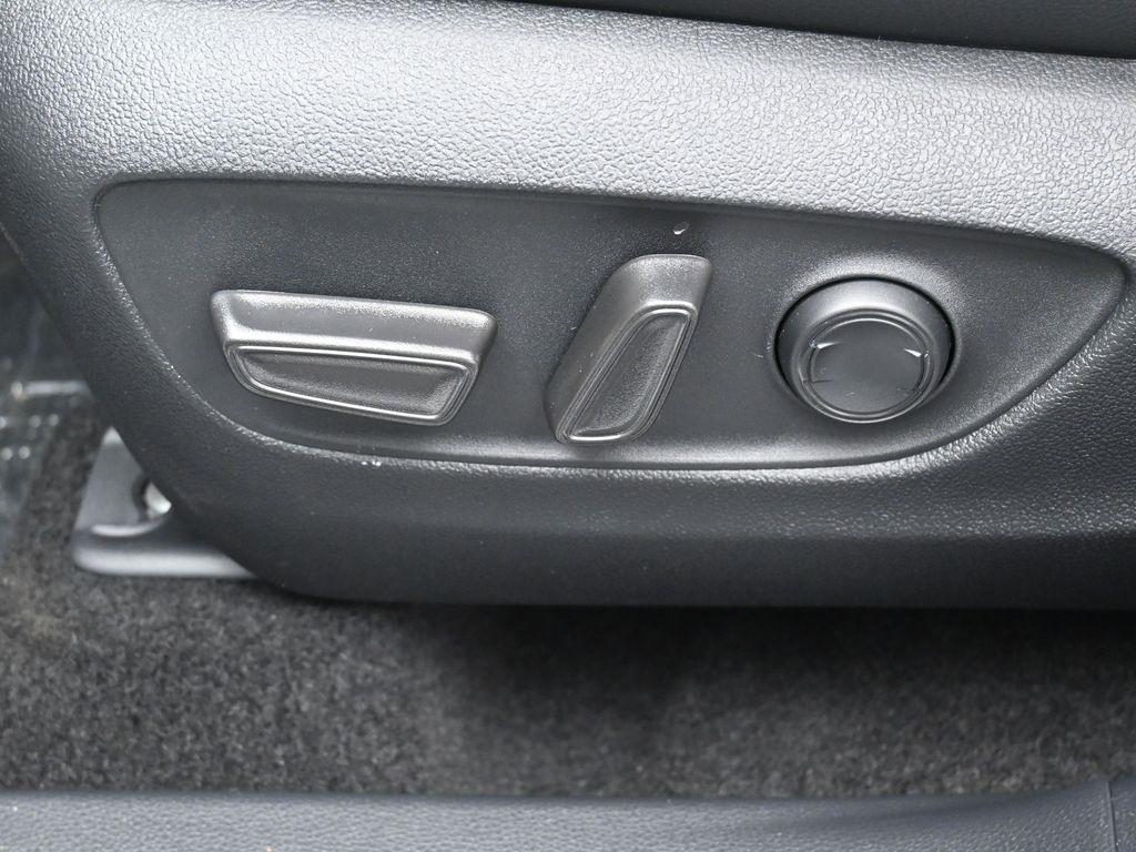 used 2025 Toyota Highlander Hybrid car, priced at $53,994