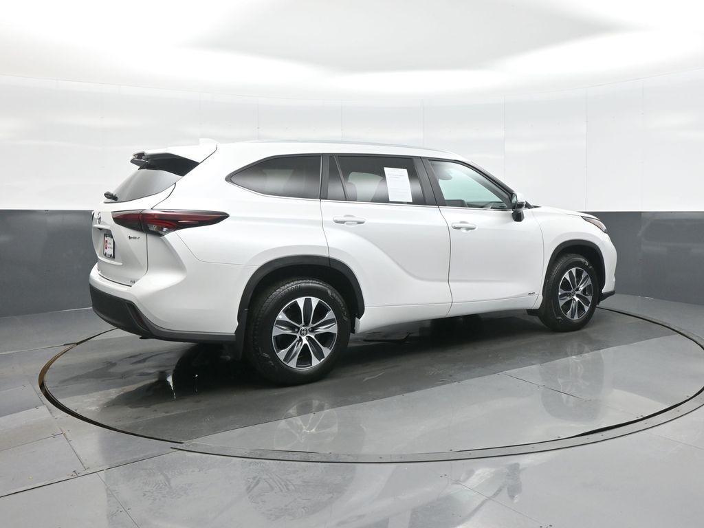 used 2025 Toyota Highlander Hybrid car, priced at $53,994