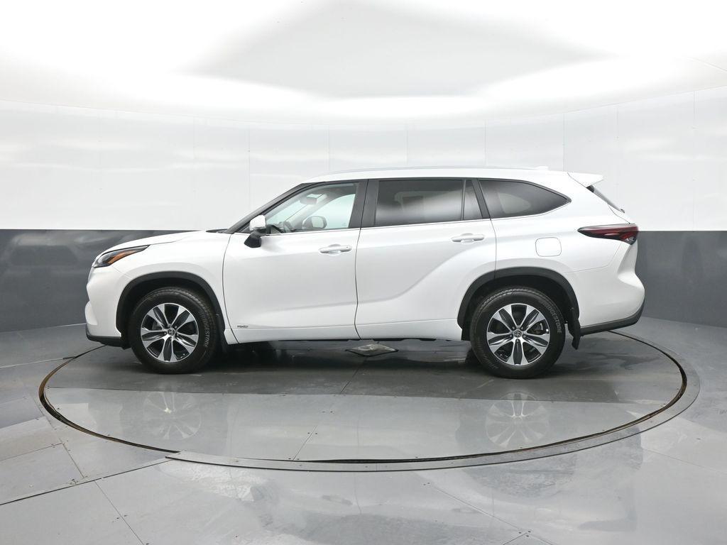 used 2025 Toyota Highlander Hybrid car, priced at $53,994