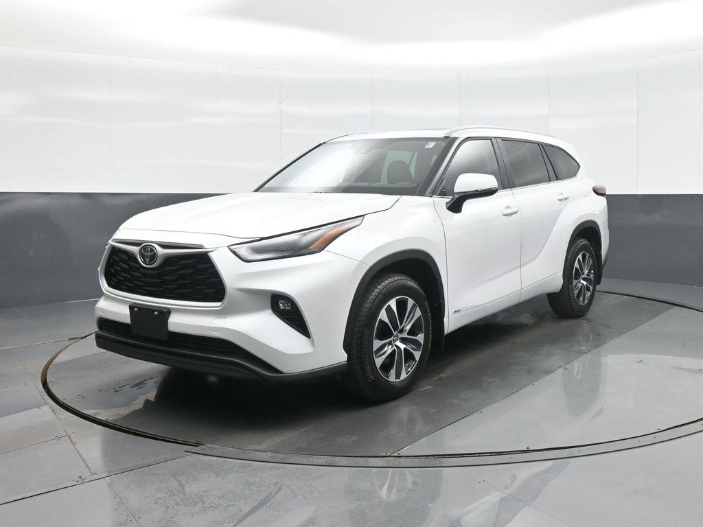 used 2025 Toyota Highlander Hybrid car, priced at $53,994