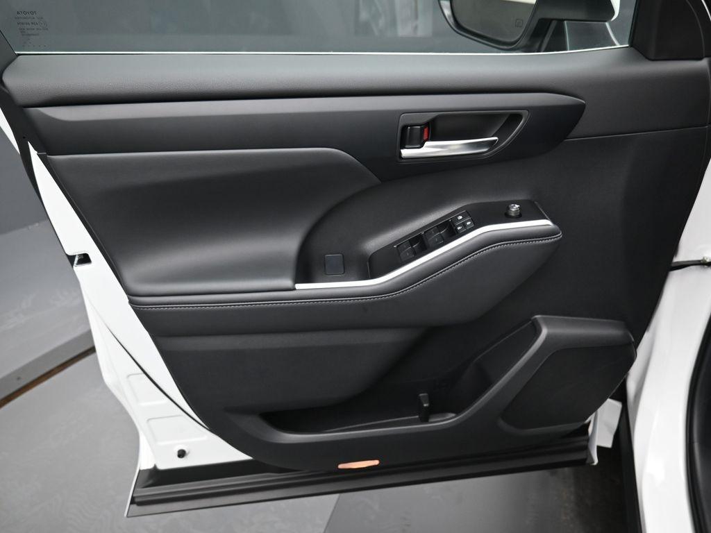 used 2025 Toyota Highlander Hybrid car, priced at $53,994