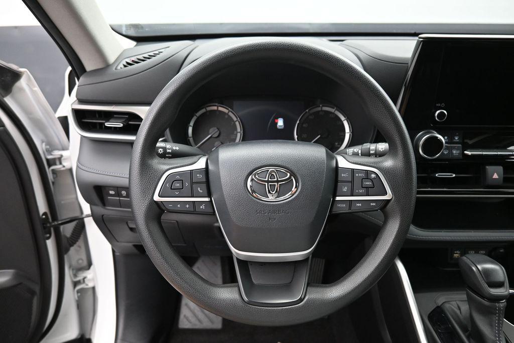 used 2023 Toyota Highlander car, priced at $36,286