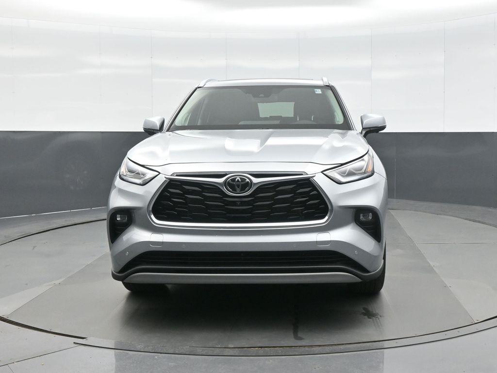 used 2025 Toyota Highlander car, priced at $55,598