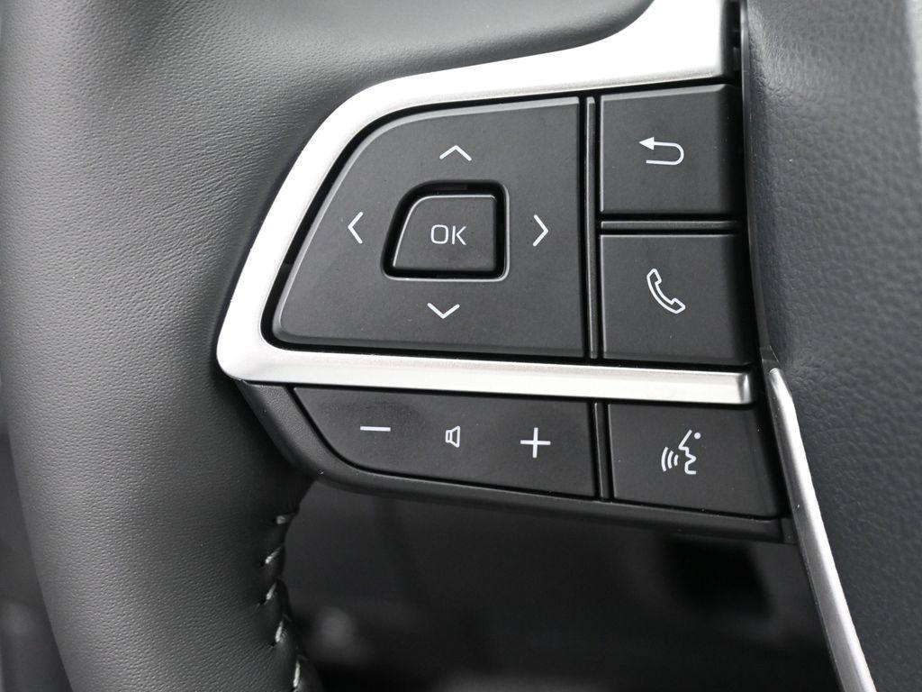 used 2025 Toyota Highlander car, priced at $55,598