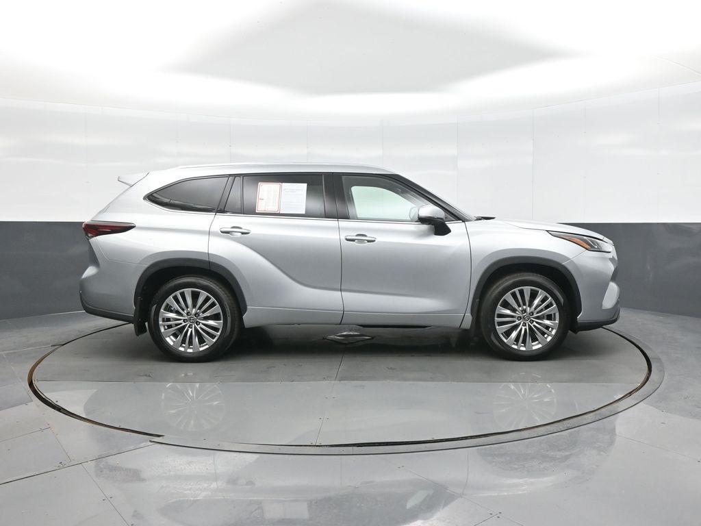 used 2025 Toyota Highlander car, priced at $55,598