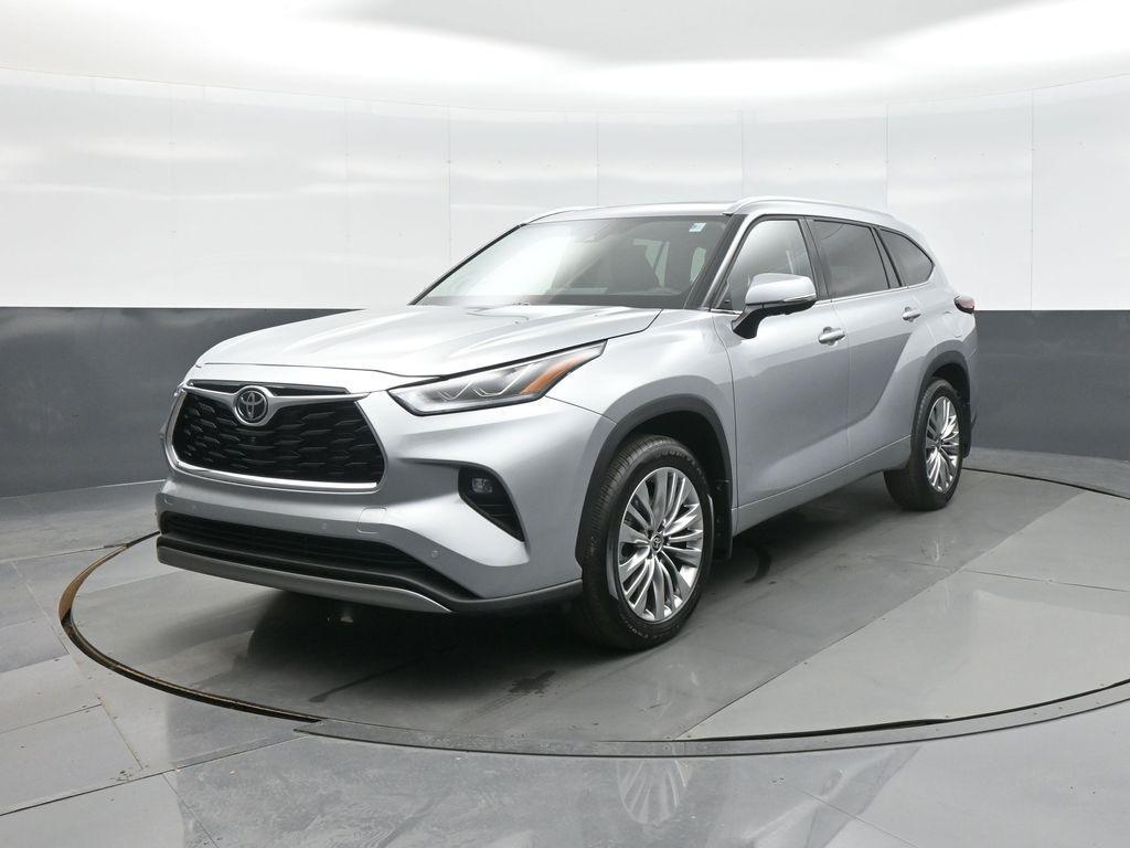 used 2025 Toyota Highlander car, priced at $55,598
